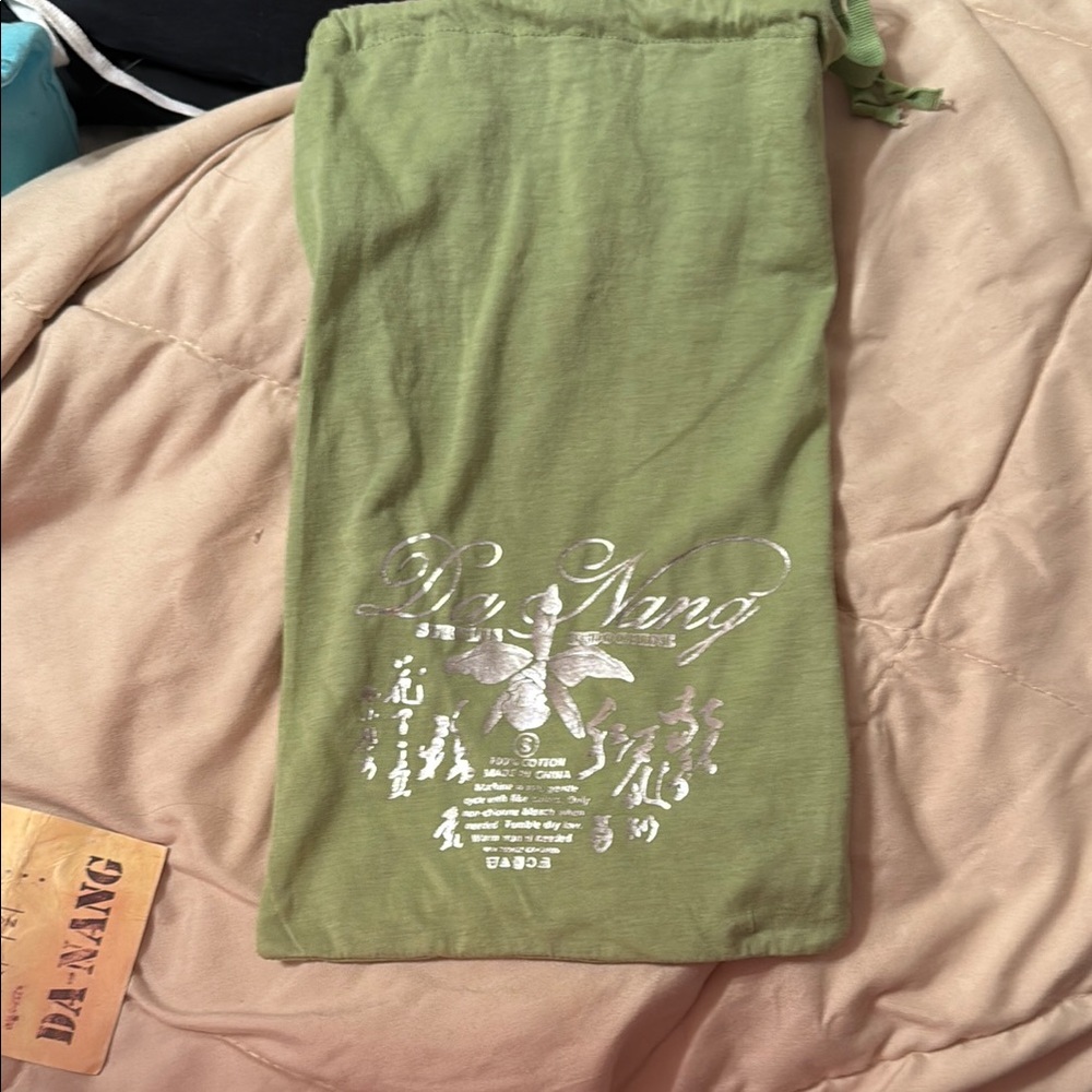 Da-Nang Fitted Green Buttoned Short Sleeve Tee - Picture 6 of 6